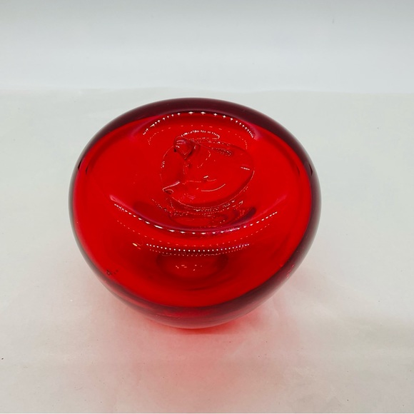 Vintage Hand Blown Art Glass Red Apple 3" Paperweight Figurine. - Picture 2 of 5